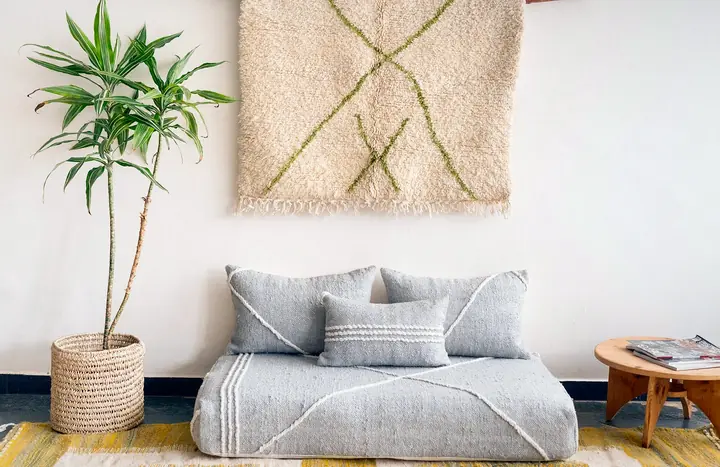 Light gray flat-woven low seat with white line stitching, two back pillows and a lumbar pillow on a yellow striped rug