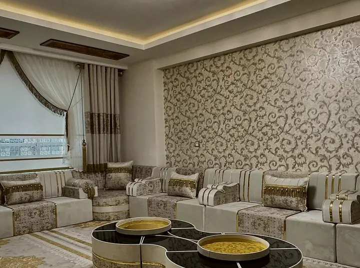 Star Royal Jalsah in Pearl Ivory with a Figure-Eight Table